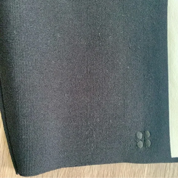 NWOT Sweaty Betty Black & White Biker Shorts - Picture 3 of 8